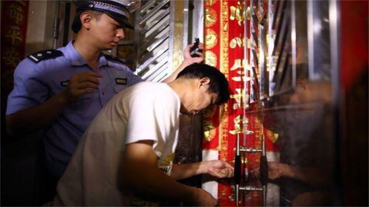 青海请开锁师傅开了锁后，师傅为什么一般都不进门，就算主人请也不进去？